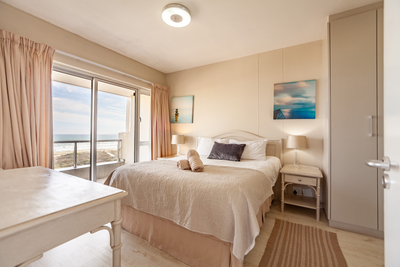 Dolphin Beach H208