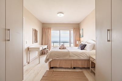 Dolphin Beach H208