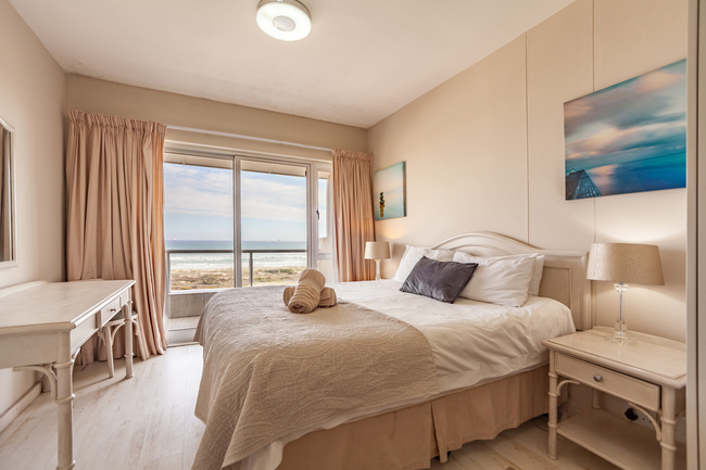 Dolphin Beach H208