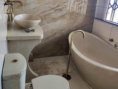 Honeymoon Suite