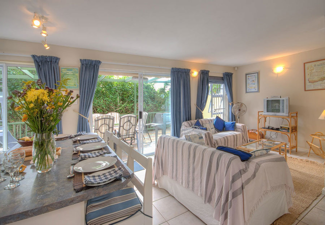 Lounge and Breakfast nook Unit 2