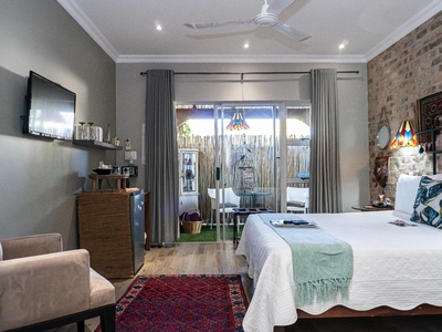 Luxury Queen Room 6