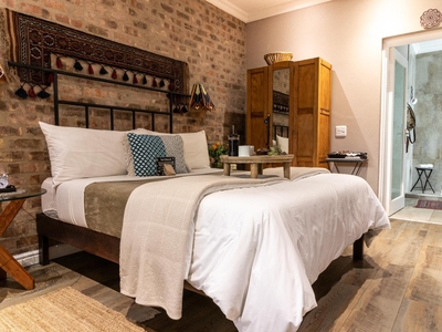 Luxury Queen Room 6