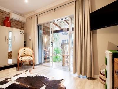 Luxury King/Twin Room 5