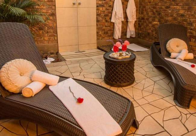 Lake View Honeymoon Suites 