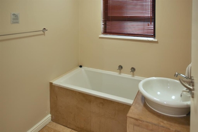 Ellefsen Golf Suite 102