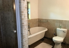 Cottage 1 - Bathroom