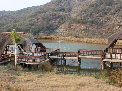 Emahlathini Guest Farm