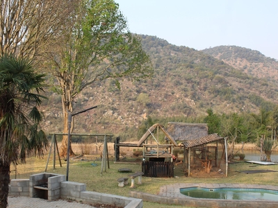 Emahlathini Guest Farm