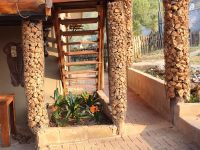 Emahlathini Guest Farm