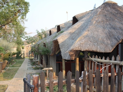 Emahlathini Guest Farm