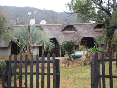 Emahlathini Guest Farm