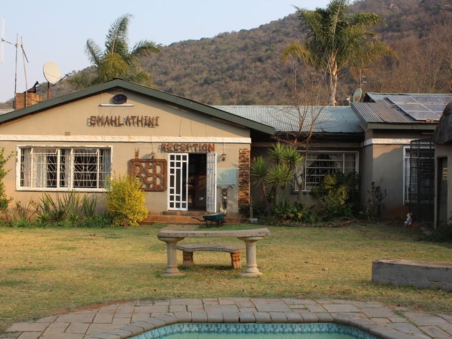 Emahlathini Guest Farm