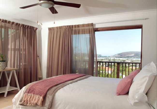 Queen with Shower and Bath