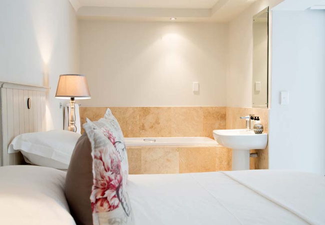 Palm Suite V - Open Bath