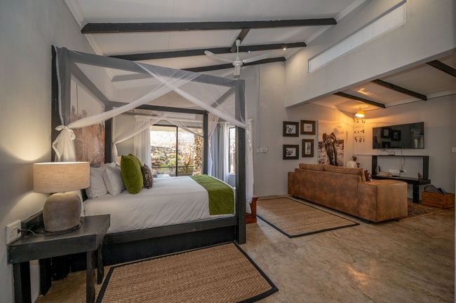 Foxy Crocodile Bush Lodge & Kruger Safaris