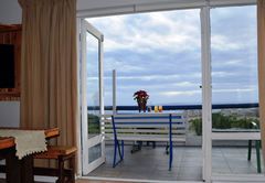 1A Seaview open plan living room onto balcony