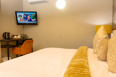 Deluxe King or Twin Aircon Bath Couch