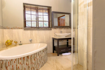 Deluxe King or Twin Aircon Bath Couch