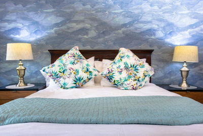 Deluxe Room Queen Bed Bath & Balcony