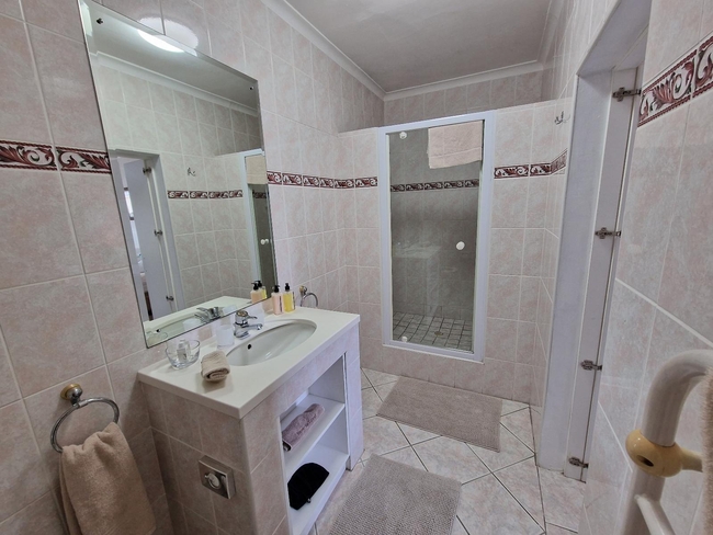 Luxury One Bedroom Apartment