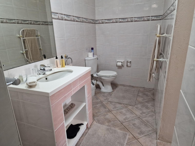 Luxury One Bedroom Apartment