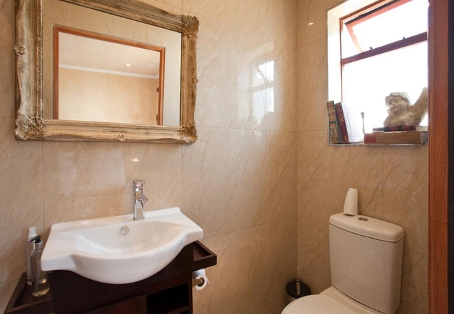 GM 10 room 8 bathroom