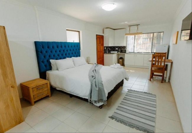 Deluxe Self-catering Queen Suite 12/13