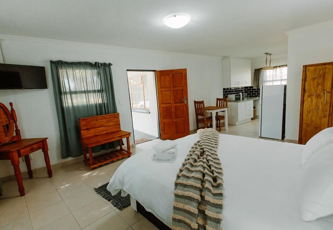 Deluxe Self-catering Queen Suite 12/13