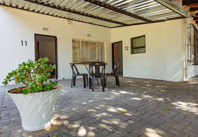 Deluxe Self-catering Queen Suite 12/13