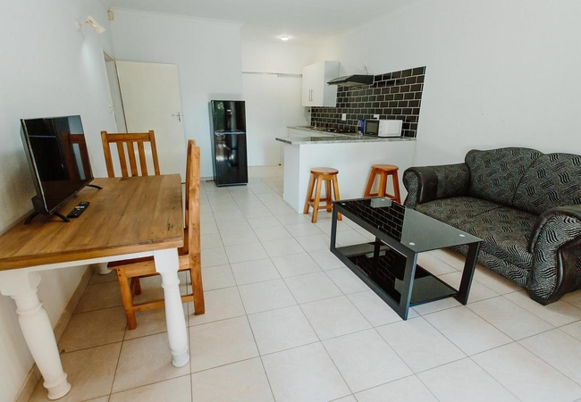 Deluxe Self-catering Garden Suite 10/19