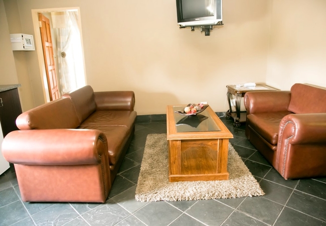 Luxury/Honeymoon Suite