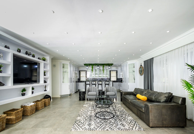 Luxury Suite 
