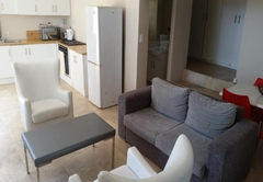 Self catering Open Plan apartment 