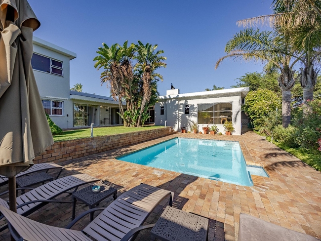 Montague Gardens Hotels at Hajo's Lodge