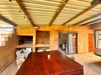 Two-Bedroom Cottage Bluegums with Hot Tub