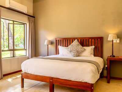 Luxury King/Twin Room