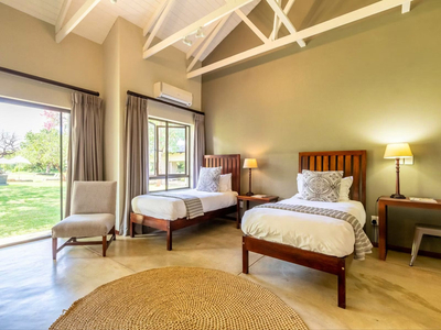 Luxury King/Twin Room