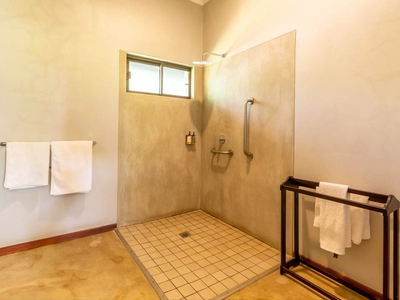 Luxury King/Twin Room