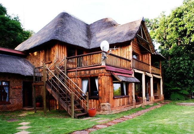Tourism in Rustenburg and Hartbeespoort: Nature, Leisure, and Adventure https://www.sa-venues.com/visit/hartbeespoortdamlodge/01g.jpg?utm_source=chatgpt.com