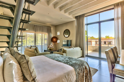 107 Studio Loft Apartment