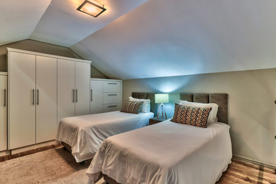 106 On Heritage Square