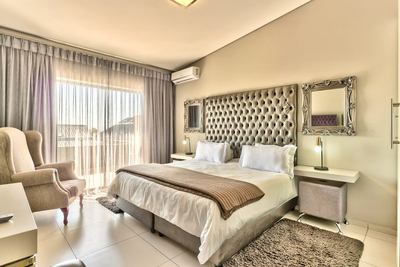 113 On Heritage Square