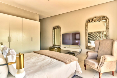 113 On Heritage Square