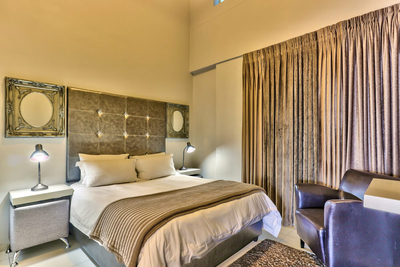 114 On Heritage Square