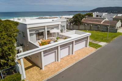 Hermanus Beachfront Lodge