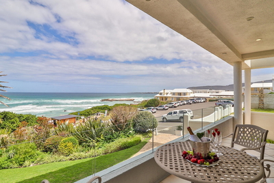 Hermanus Beachfront Lodge