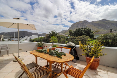 Hermanus Beachfront Lodge