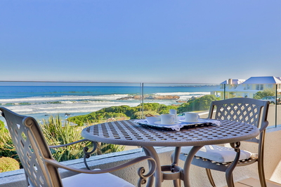 Hermanus Beachfront Lodge