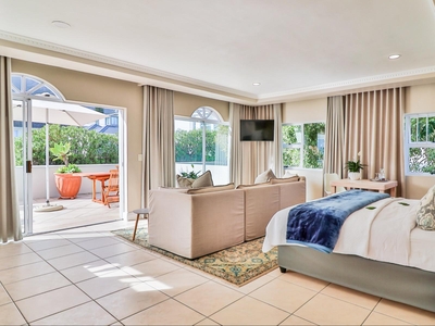 Hermanus Beachfront Lodge